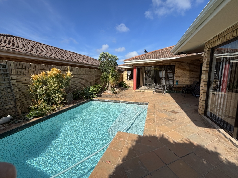 To Let 3 Bedroom Property for Rent in Summerstrand Eastern Cape